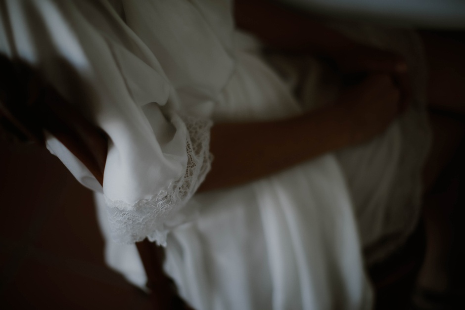 Il Reportage di matrimonio lasposa mentre si prepara
