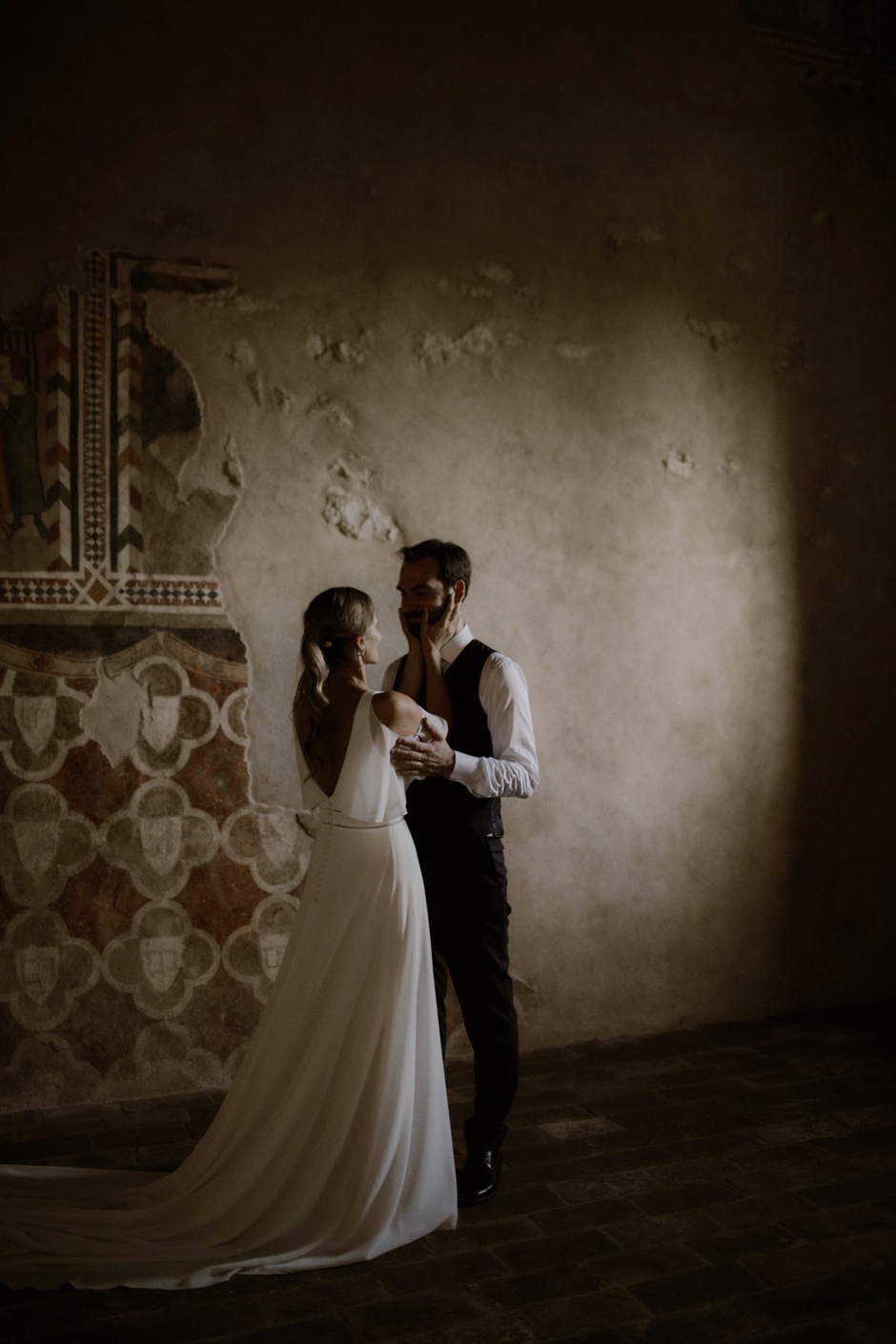 Enrico e Leila nella bellissima Fortezza di Santo Spirito in Abruzzo -
Francesca Floris Fotografa di reportage di matrimonio in Sardegna