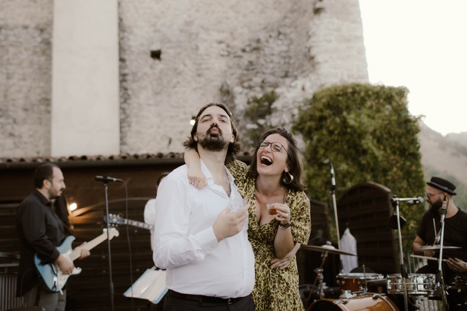 uno delle dei testimoni durante la festa