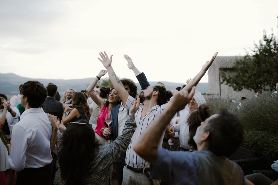 Il reportage di matrimonio durante la festa