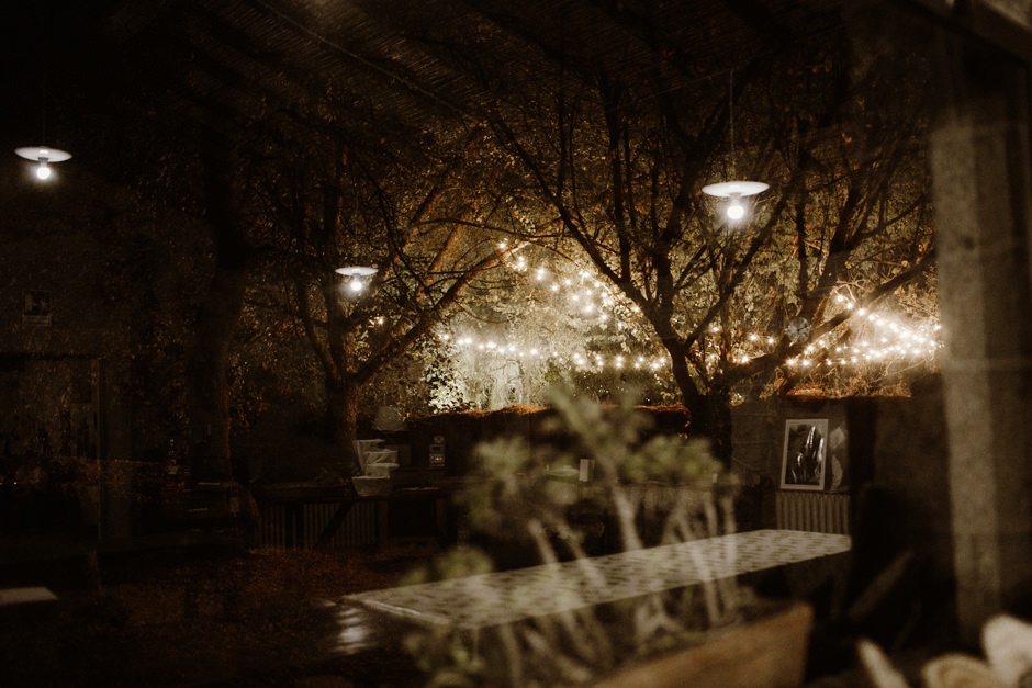 l'atmosfera dell'agriturismo Testone durante la cena di Gloria e Alessandra