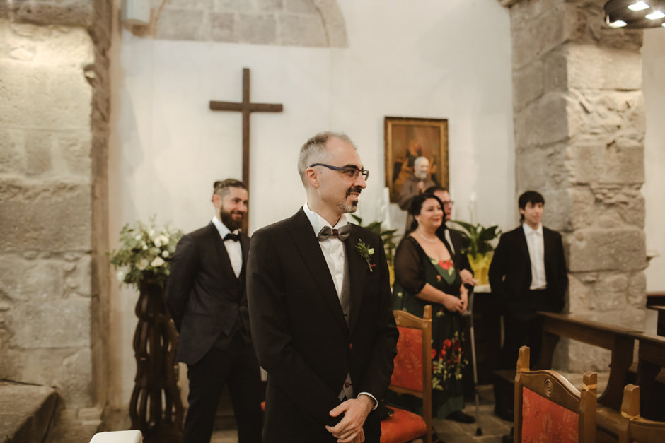 groom sees the bride for the first time