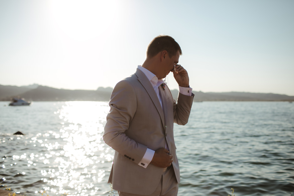 Beach elopement in Sardinia, the groom sees the bride the for the first time