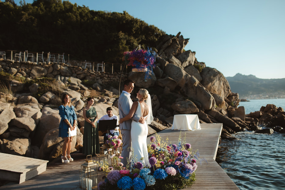 Beach elopement in Sardinia, the ceremony