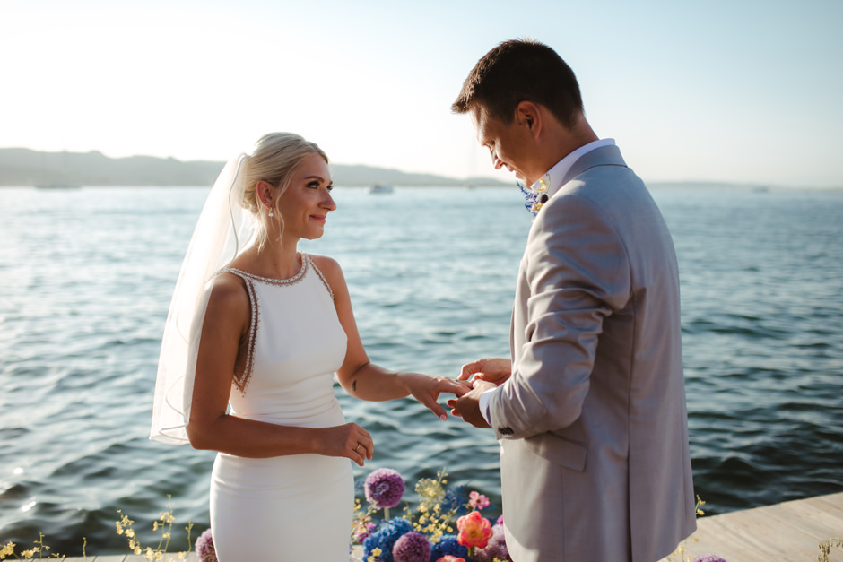 Beach elopement in Sardinia, the rings moment
