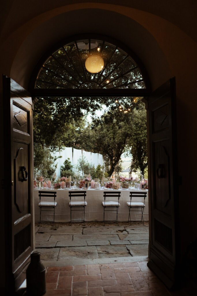 wedding table at Tenuta Avignonesi, Montepulciano